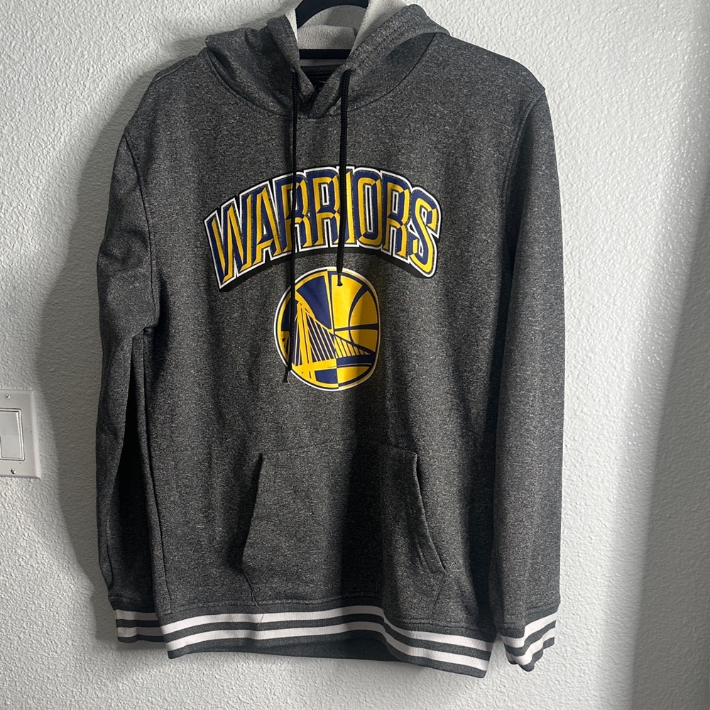 UNK Warriors Gray Hoodie size large  active wear
